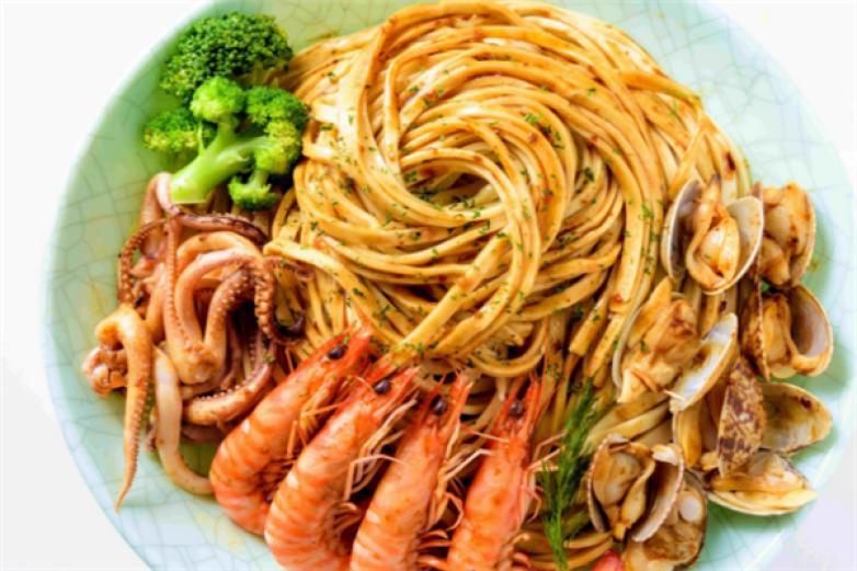 吉战海货焖个面